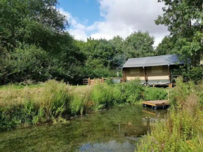 Apple Bobber - Luxury Safari tent for 2 with hot tub and open water swimming in rural Suffolk